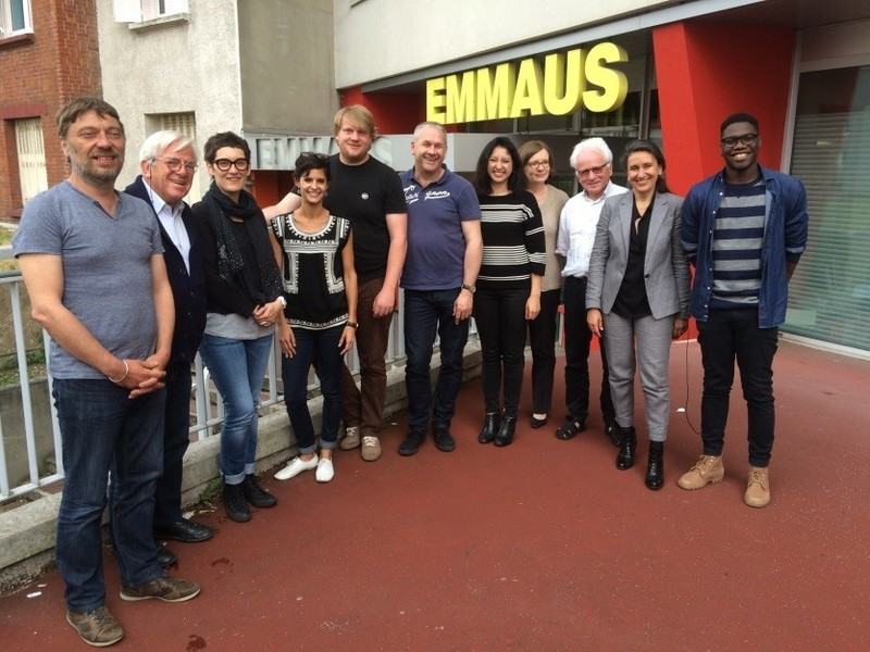 On 28 June 2016, the 10 co-founders of the Label Emmaüs cooperative met to sign the SCIC’s statutes. The Emmaus movement decided to set up an independent legal entity for the Label Emmaüs project, partly to comply with fiscal regulations governing e-commerce activities and partly to involve all the project’s stakeholders in its governance. This legal status as a ‘SCIC’ is halfway between that of an organisation and that of a business.
